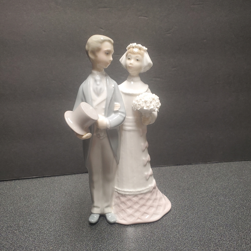 Bride And Groom Lladro Figurine Cake Topper